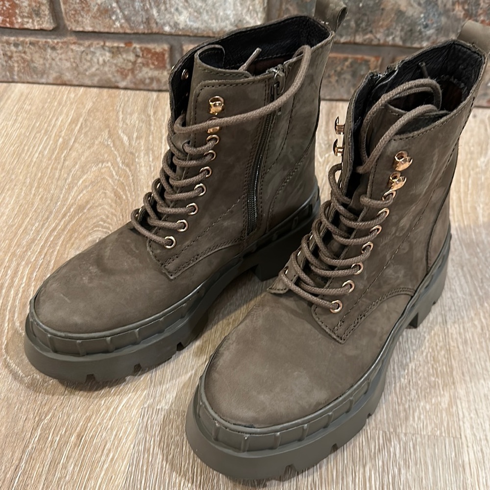 NEW Nashlen Combat Boot Vince Camuto ladies 7 (runs small) uniform color